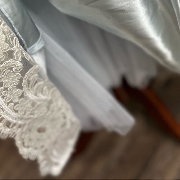 TLC Say Yes to the Prom! Lace Overlay Dress floral Satin blue Size S Pre-loved - Picture 11 of 16